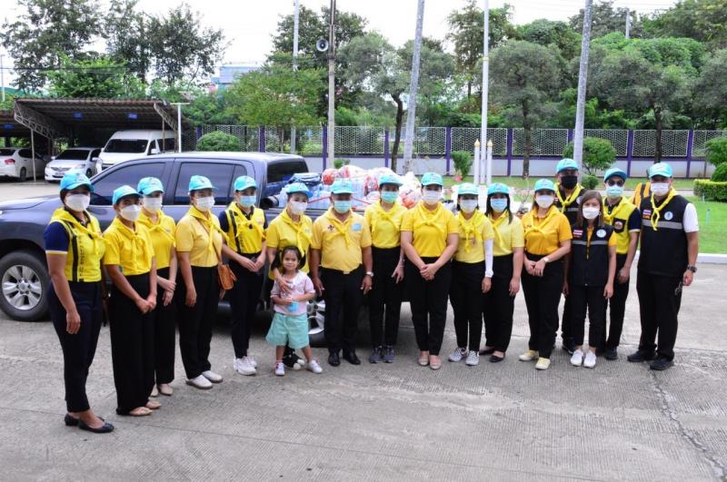 2. ส่งมอบของที่ได้รับจากการบริจาคเพื่อบรรเทาความเดือดร้อนเบื้องต้น แก่หน่วยงาน สถานศึกษา ครู นักศึกษา ผู้ปกครอง และประชาชนที่ได้รับผลกระทบจากสถานการ์ภัยธรรมชาติ “น้ำท่วม”
